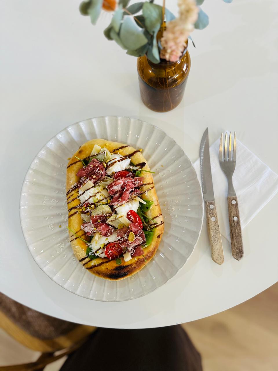Pizzette napolitaine au café ROZE